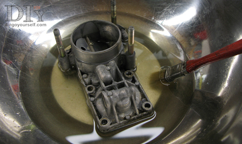 Carburateur Solex 32 DIS pré-nettoyage du couvercle