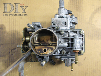 Carburateur Solex 32 DIS vis du couvercle